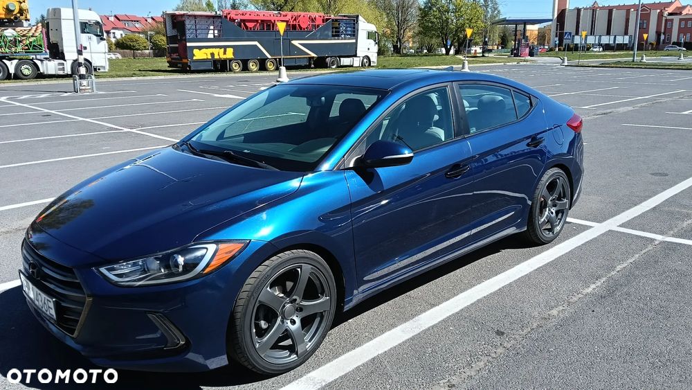 Hyundai Elantra - 1