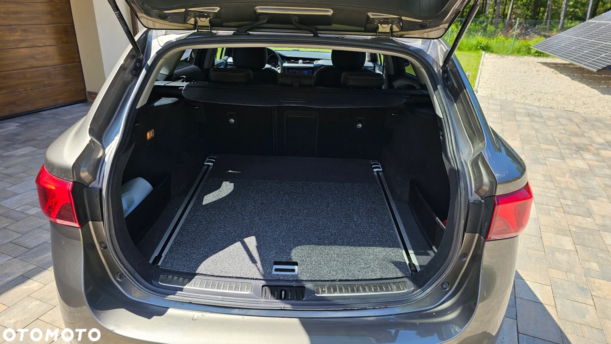 Toyota Avensis 2.0 D-4D Premium - 14