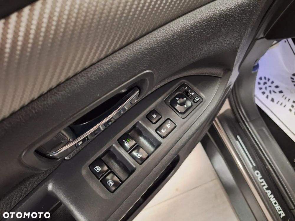 Mitsubishi Outlander 2.0 2WD Diamant Edition - 28