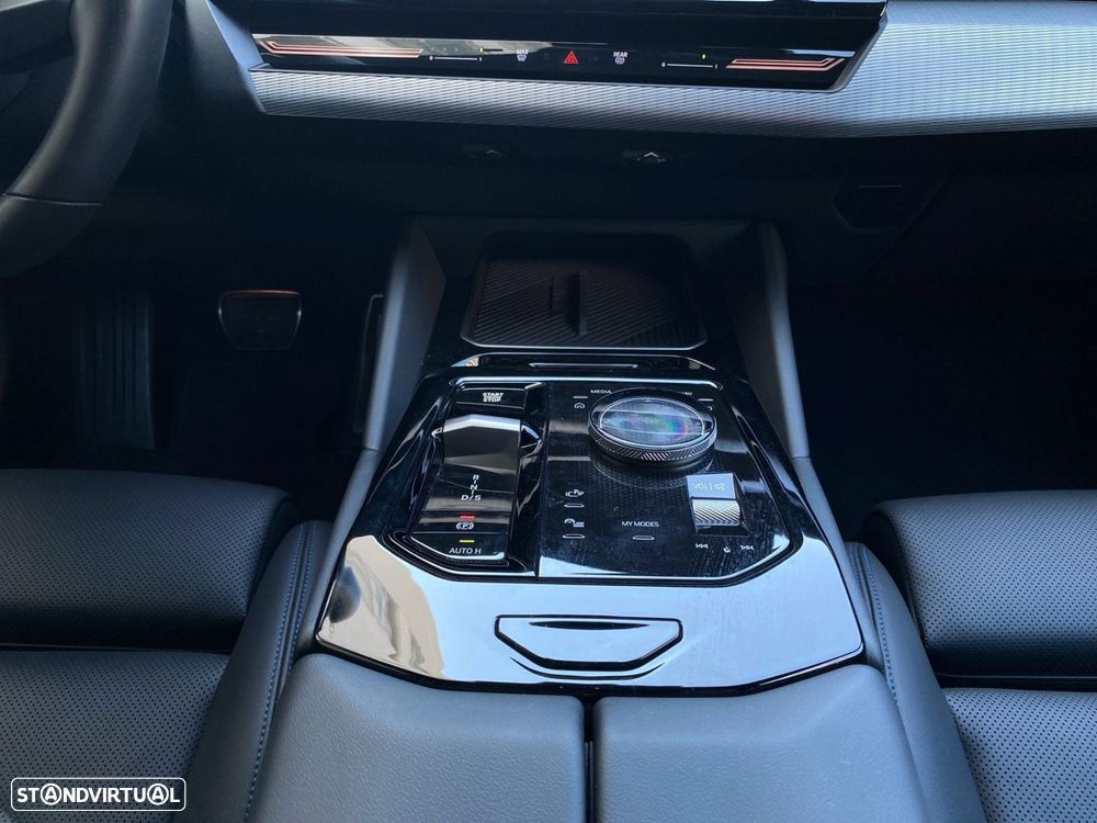 BMW 530 e Pack Desportivo M - 16