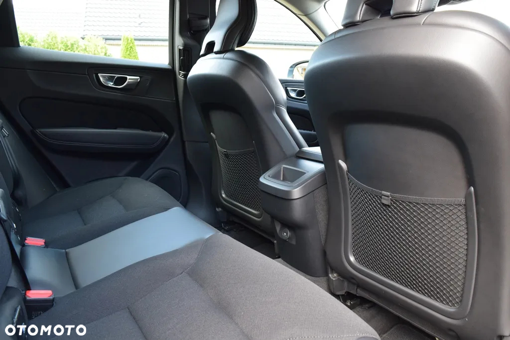 Volvo XC 60 T5 AWD Momentum Pro - 29