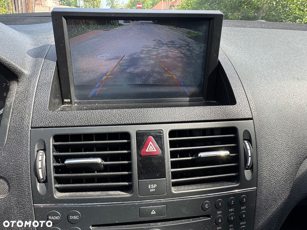 Mercedes-Benz Klasa C 180 CGI BlueEFFICIENCY Avantgarde - 10