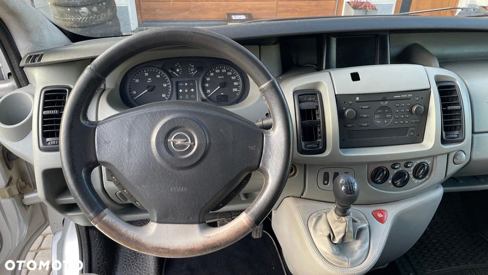 Opel Vivaro - 11