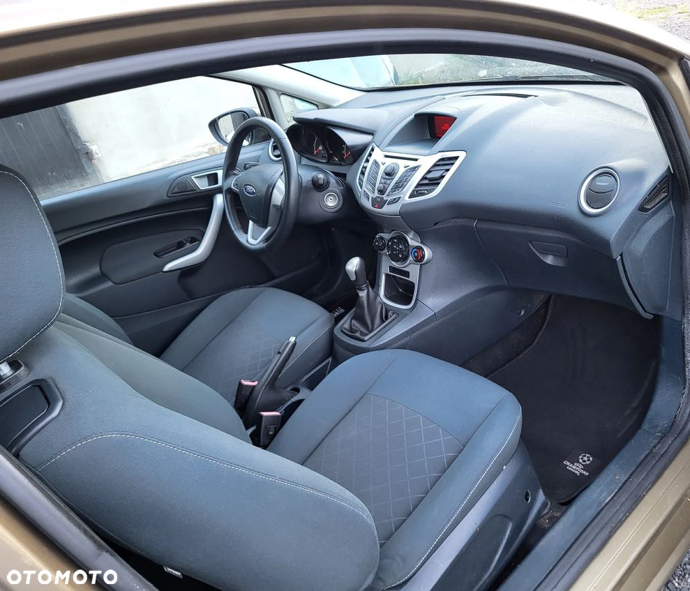 Ford Fiesta - 10