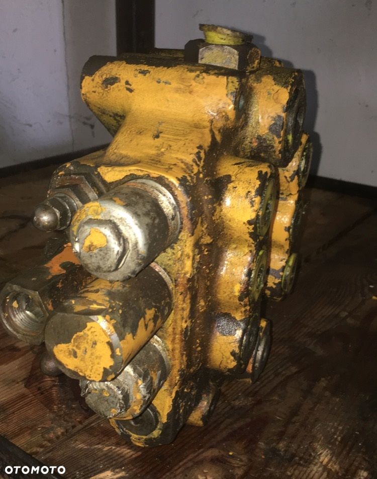Rozdzielacz hydrauliczny - 1