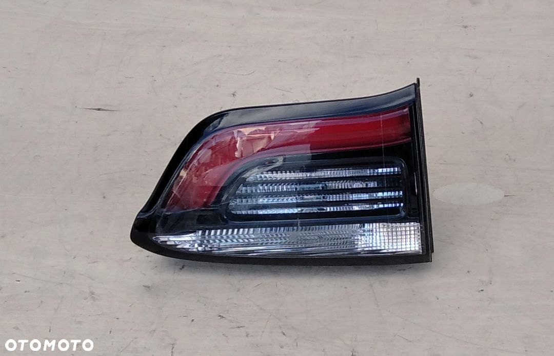 JEEP COMPASS 17+ LAMPA LEWA TYŁ - 1