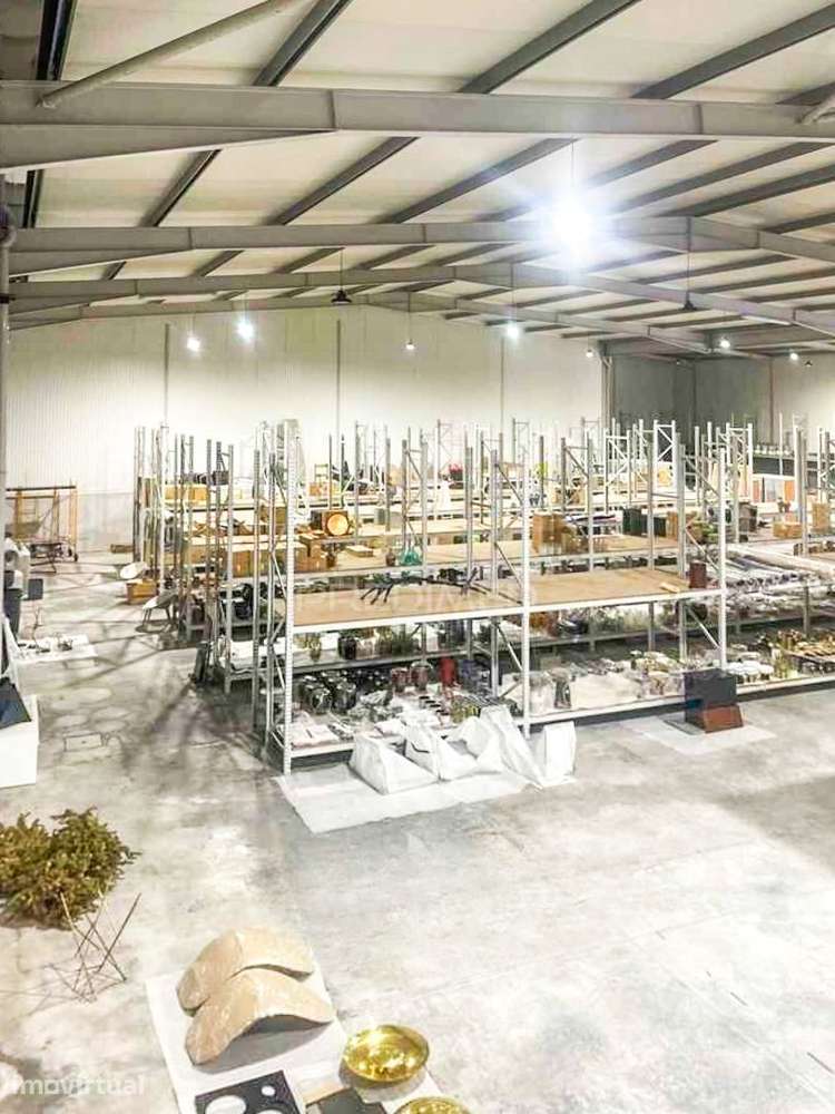 Armazém, 2.801 m2 em São João da Madeira - Grande imagem: 3/12