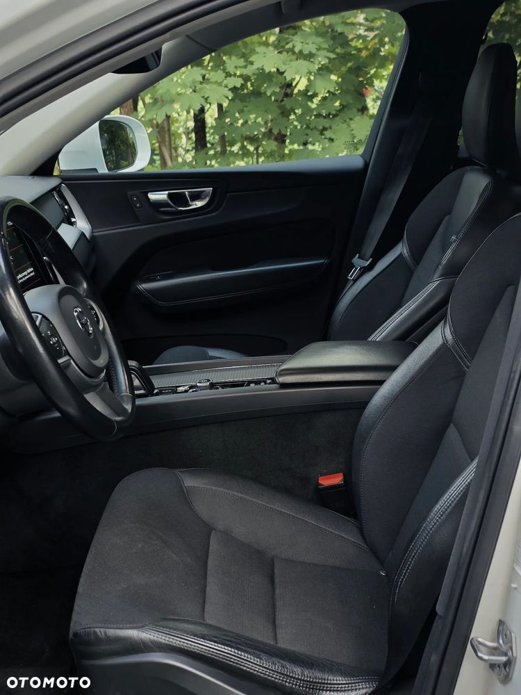 Volvo XC 60 B4 D AWD Momentum Pro - 14