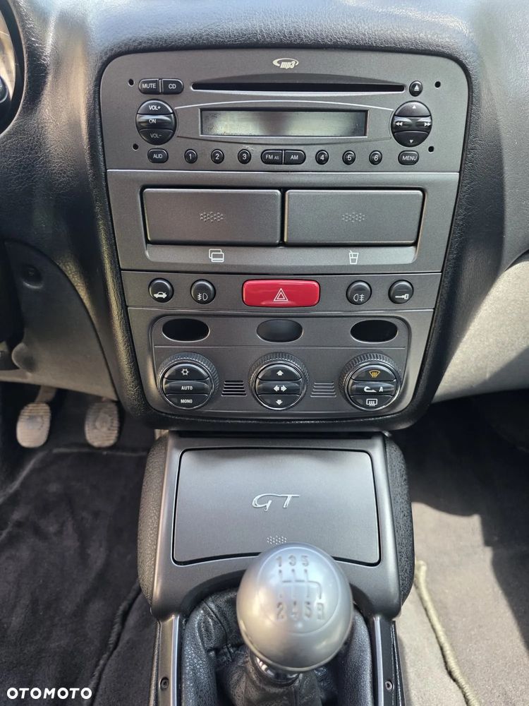 Alfa Romeo GT 1.9 JTD M-Jet Sportiva - 8