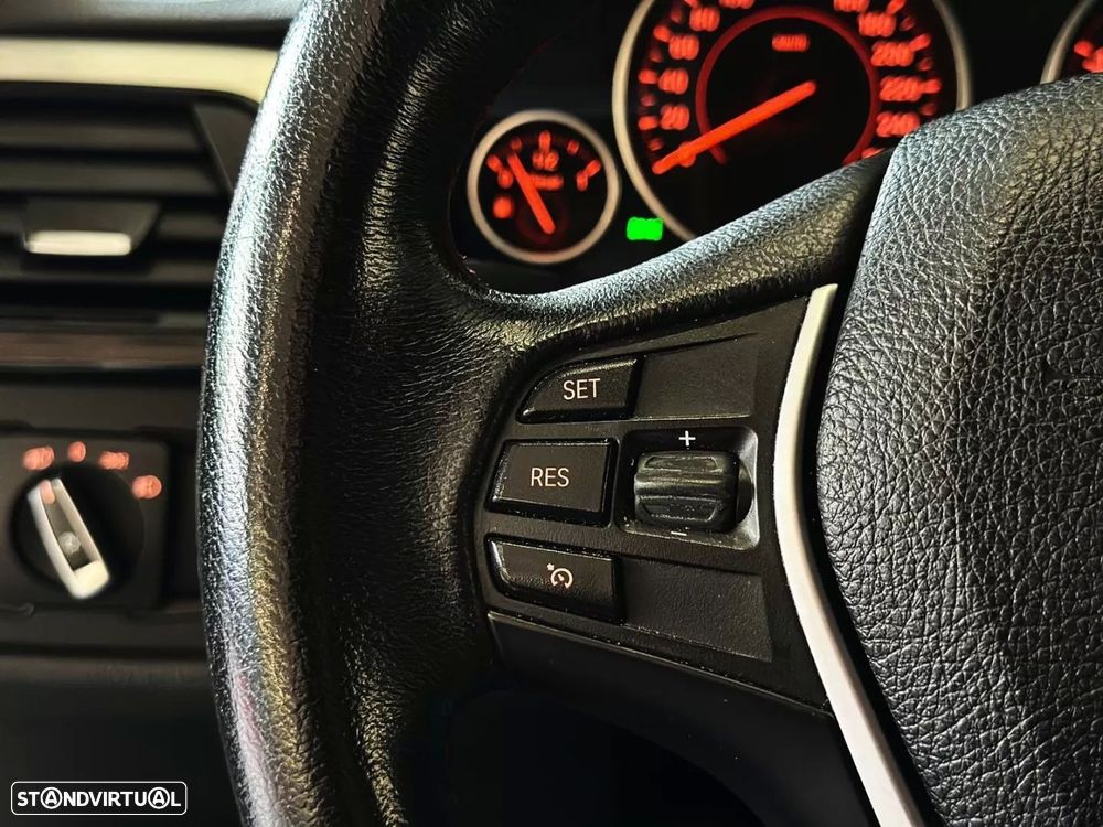 BMW 318 d Line Sport - 27