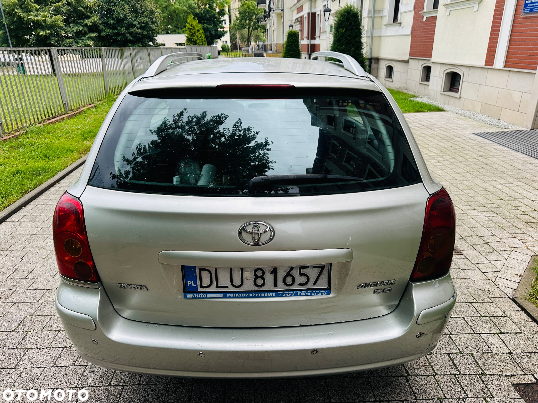 Toyota Avensis 2.0 D-4D High - 9