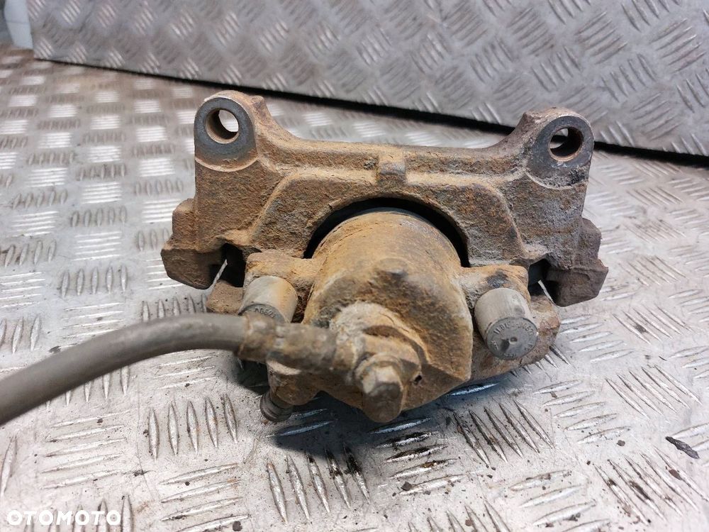 TARCZE HAMULCOWE PRZÓD + KLOCKI + ZACISKI VOLKSWAGEN PASSAT B6 - 11