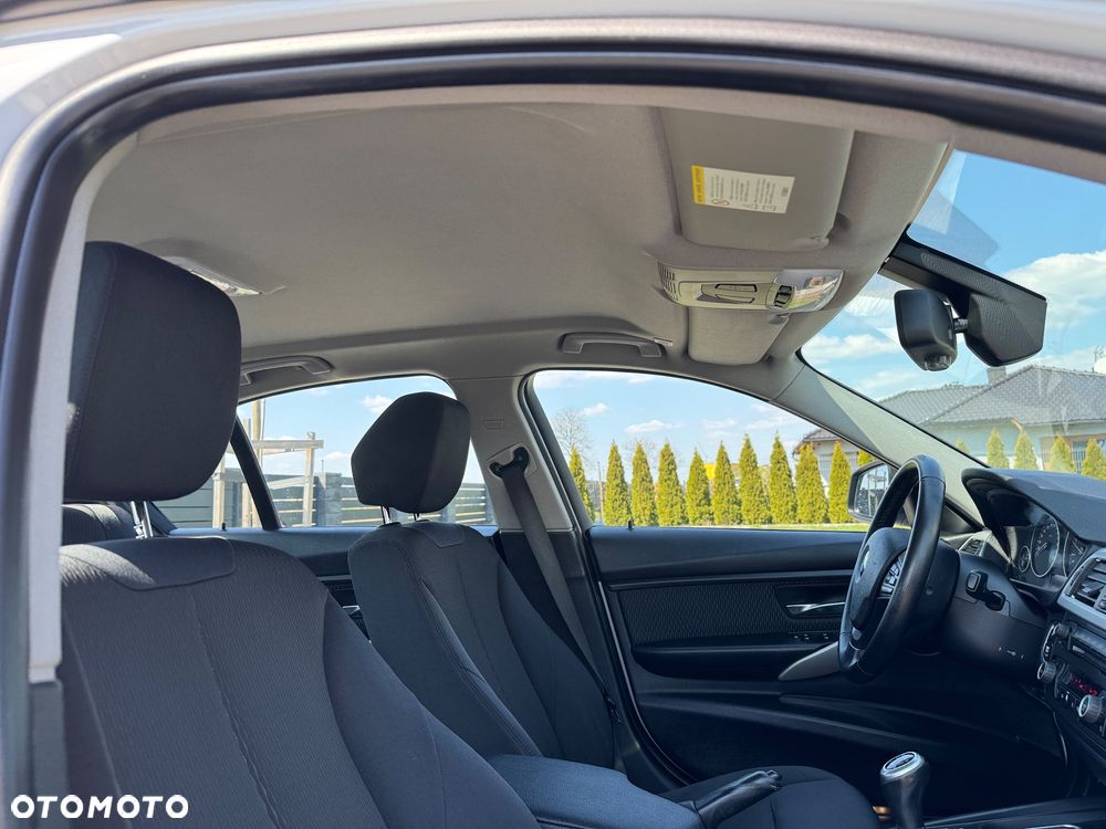 BMW Seria 3 318d DPF - 29