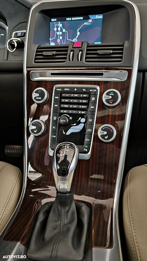 Volvo XC 60 D4 Geartronic Summum - 16