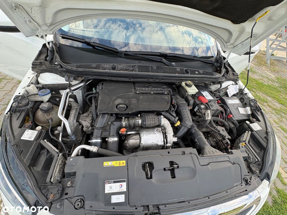Peugeot 308 1.6 BlueHDi Allure S&S - 26