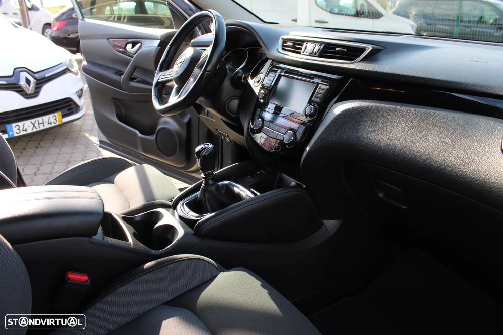 Nissan Qashqai 1.5 dCi N-Connecta J18 - 12
