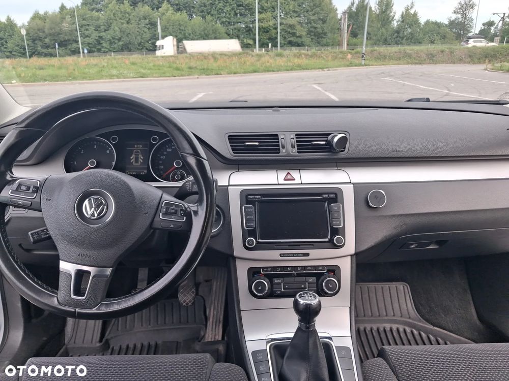 Volkswagen Passat 2.0 Blue TDI SCR Comfortline - 11