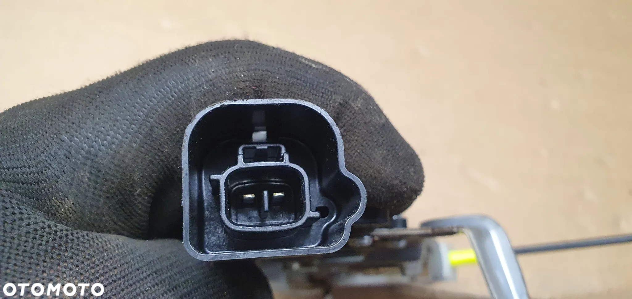 Zamek prawy tył tylny prawy Toyota Aygo 2PIN - 6