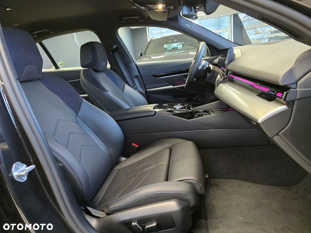 BMW Seria 5 520i mHEV M Sport - 13