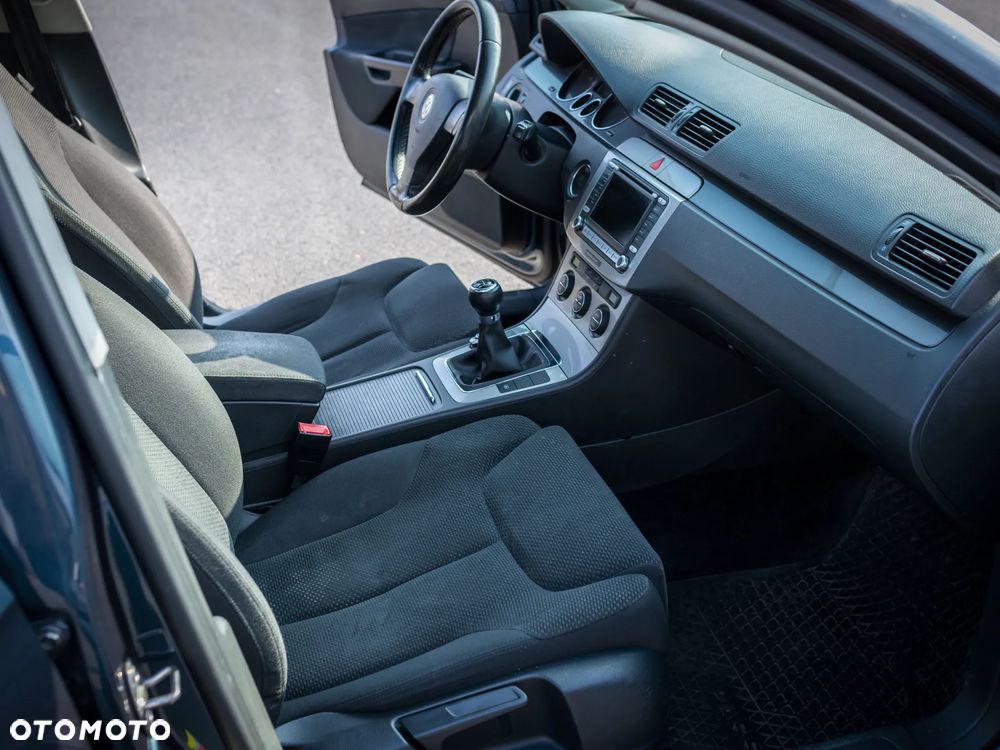 Volkswagen Passat 2.0 TDI DPF Comfortline - 12