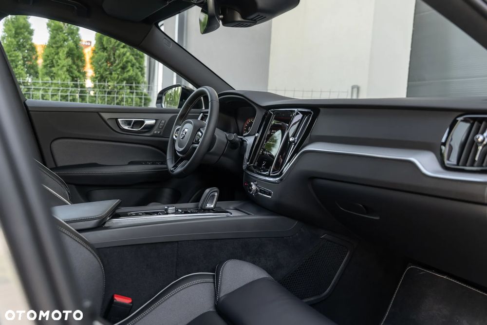 Volvo S60 B5 B AWD R-Design - 24