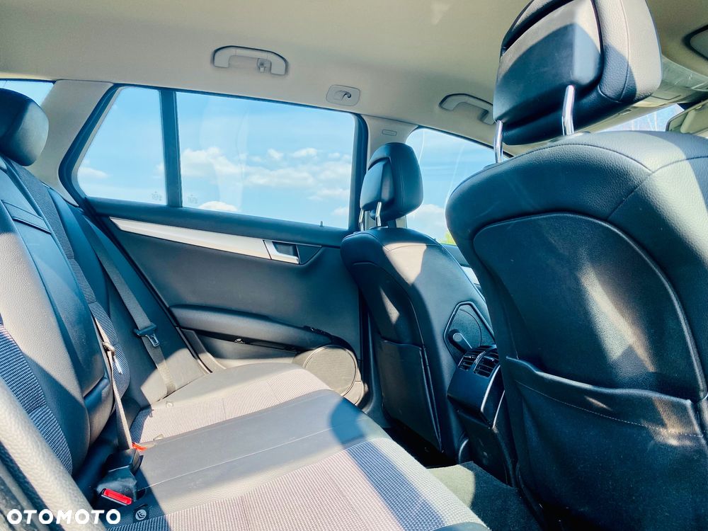 Mercedes-Benz Klasa C 180 CGI Automatik BlueEFFICIENCY Avantgarde - 31