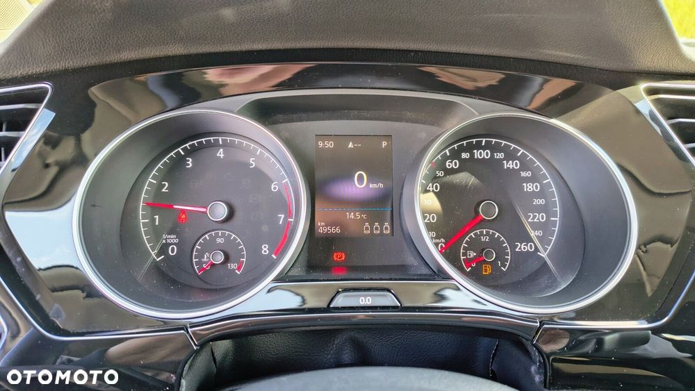 Volkswagen Touran - 12