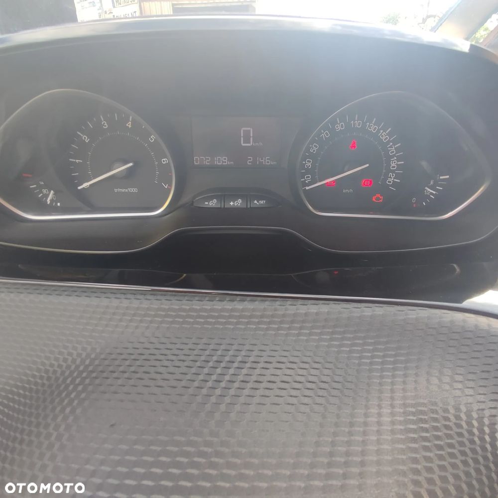 Peugeot 208 - 4