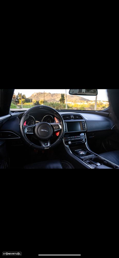 Jaguar XE 2.0 D R-Sport Aut. - 1