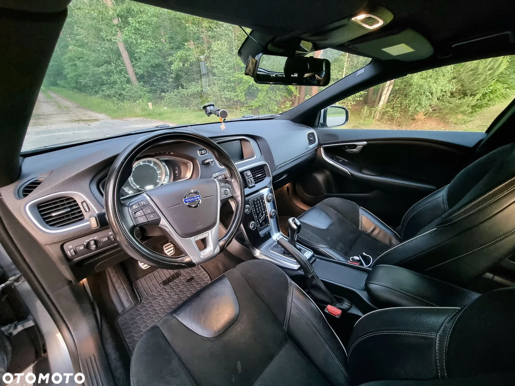 Volvo V40 D2 R-Design - 16