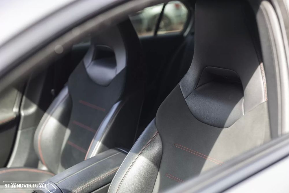 Mercedes-Benz A 250 7G-DCT AMG Line - 21