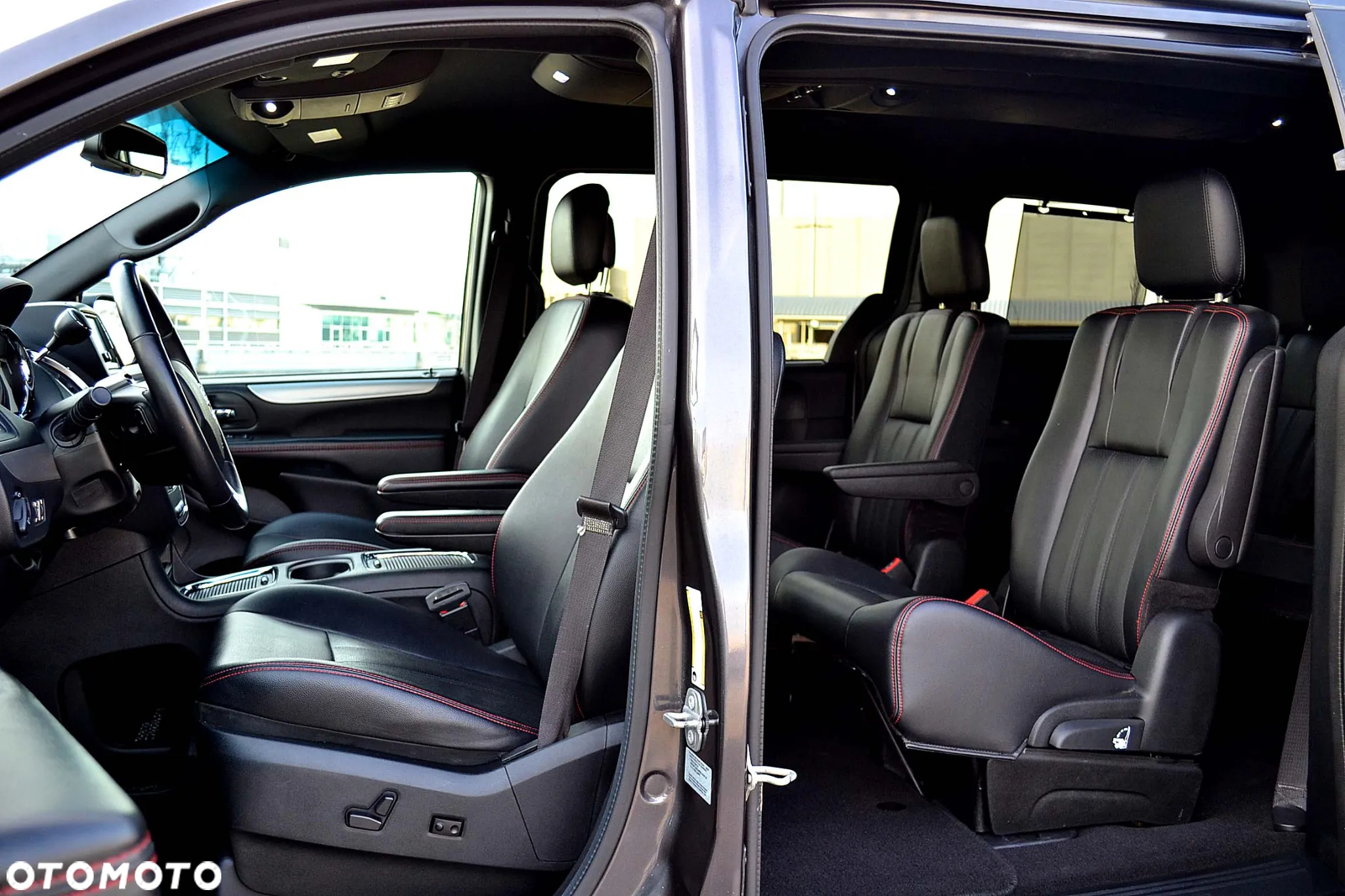 Dodge Grand Caravan - 12