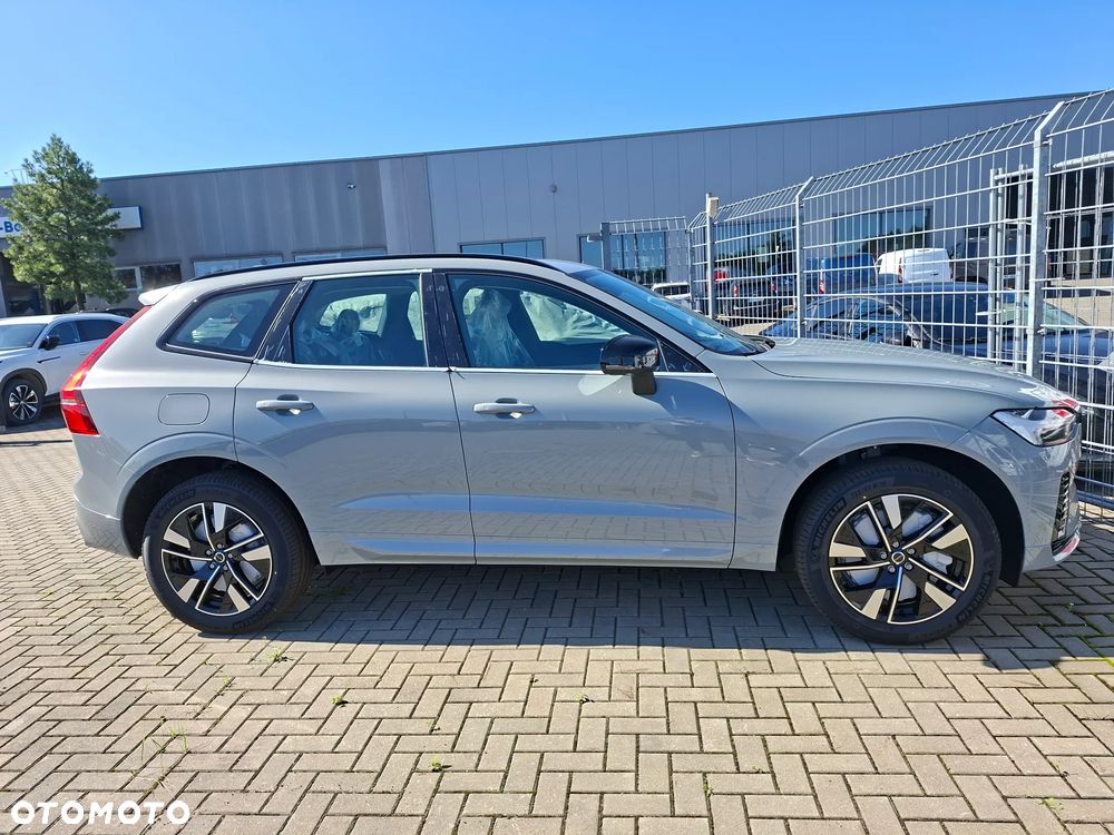 Volvo XC 60 B5 B AWD Plus Dark - 4