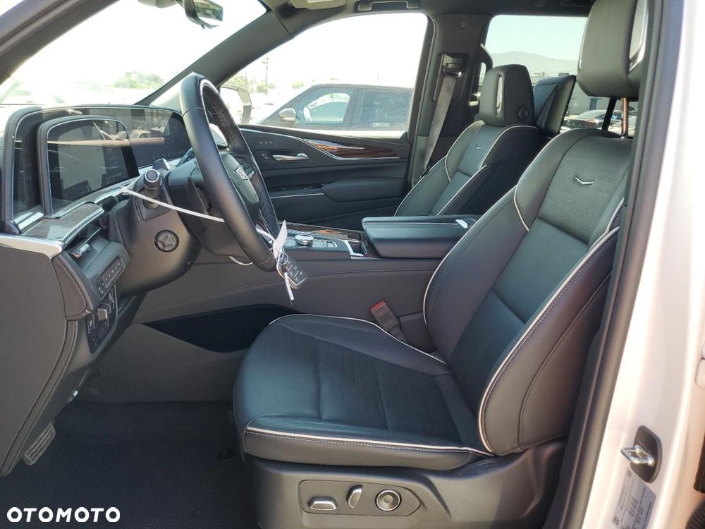 Cadillac Escalade - 8