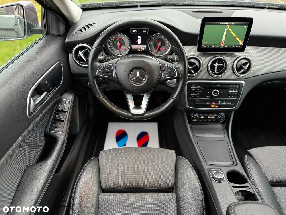 Mercedes-Benz GLA - 33