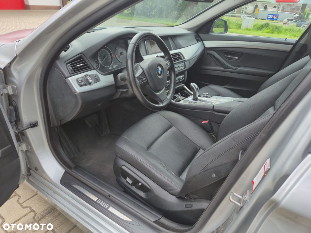 BMW Seria 5 525d xDrive Sport-Aut - 12