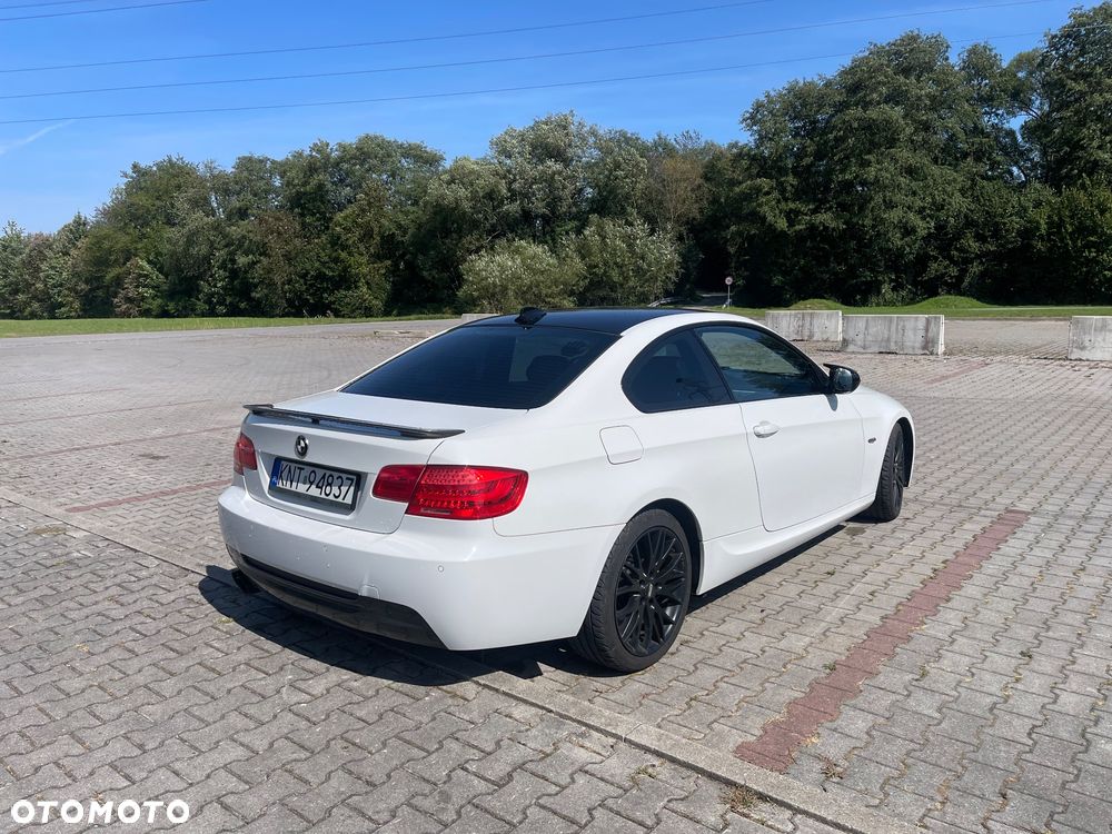 BMW Seria 3 330d xDrive Coupe - 3