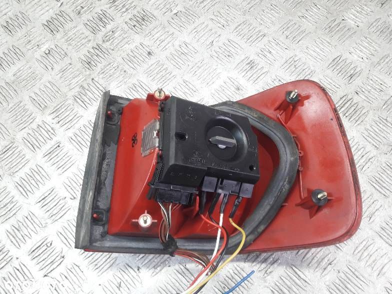 LAMPA LEWY TYŁ AUDI 80 B4 SEDAN - 2