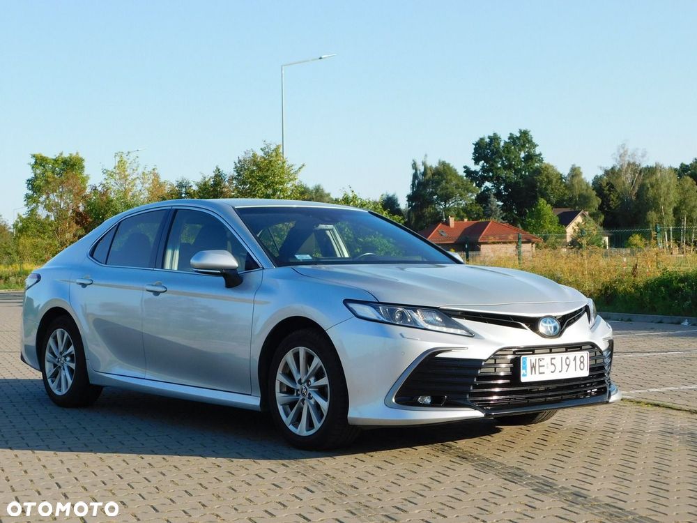 Toyota Camry - 4