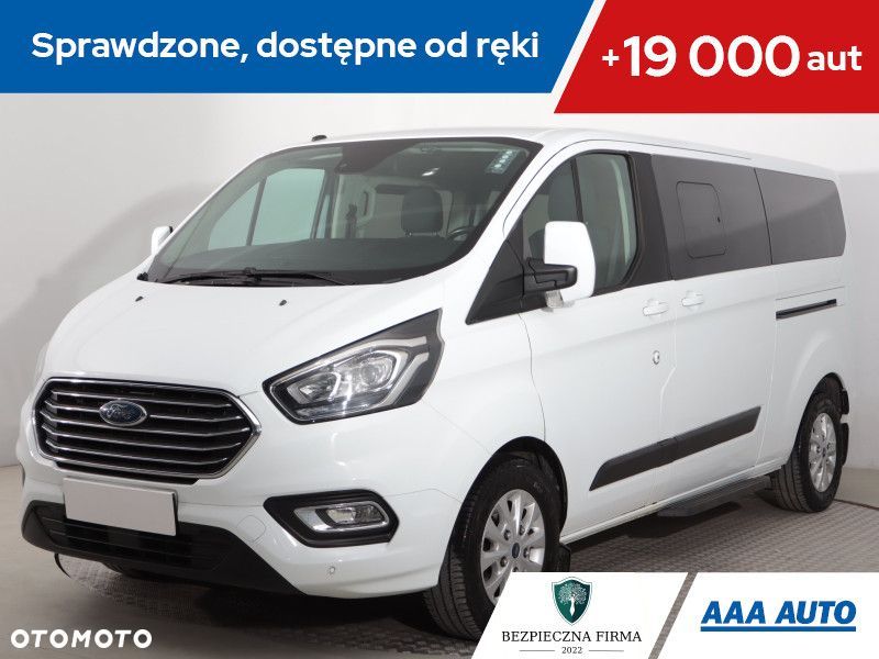 Ford Tourneo Custom - 1