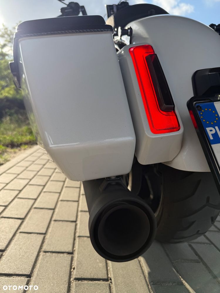 Harley-Davidson Touring Road Glide - 11