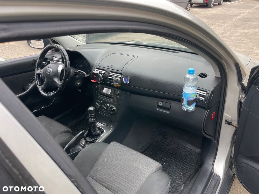 Toyota Avensis - 5