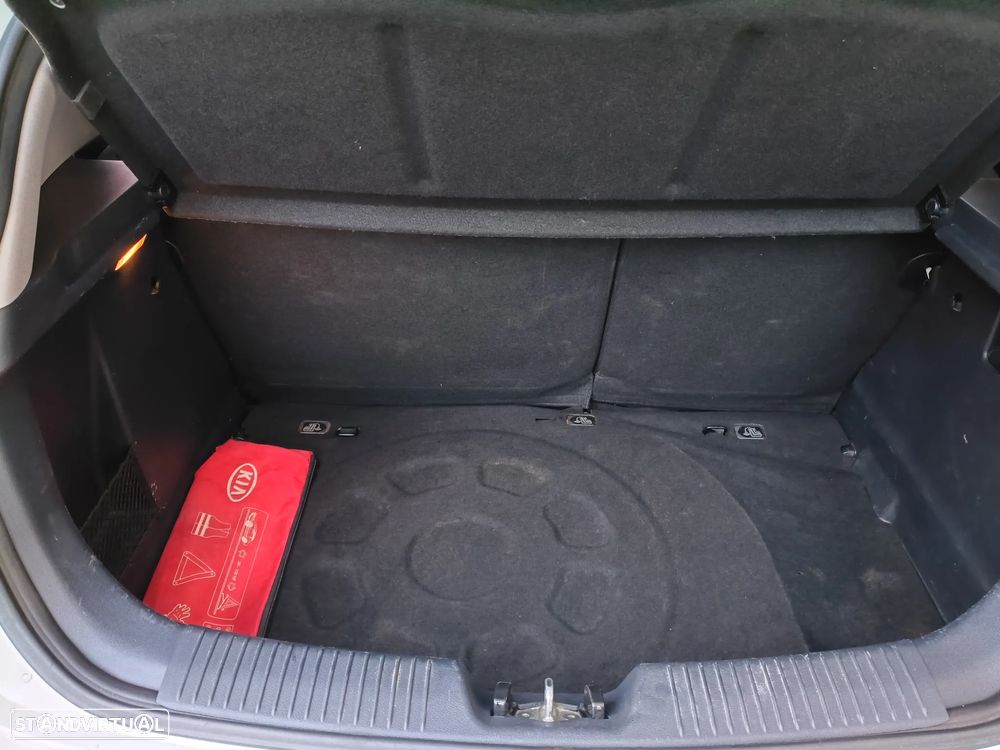 Kia Rio 1.1 CRDi LX ISG - 10