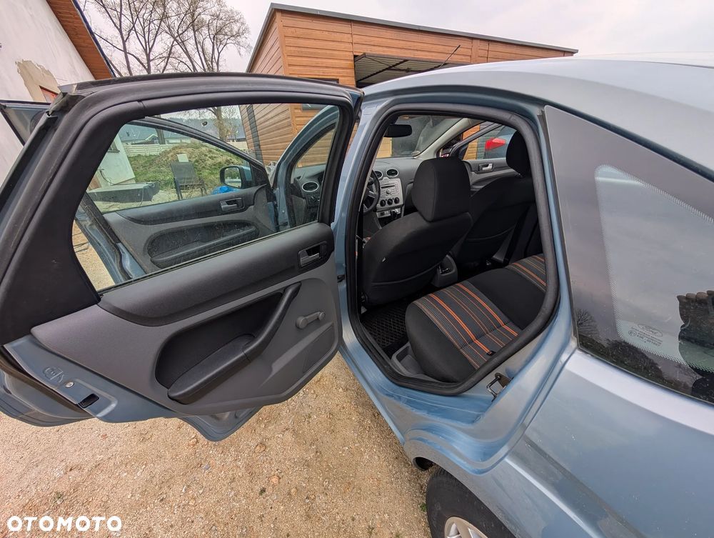 Ford Focus 1.6 Trend - 18