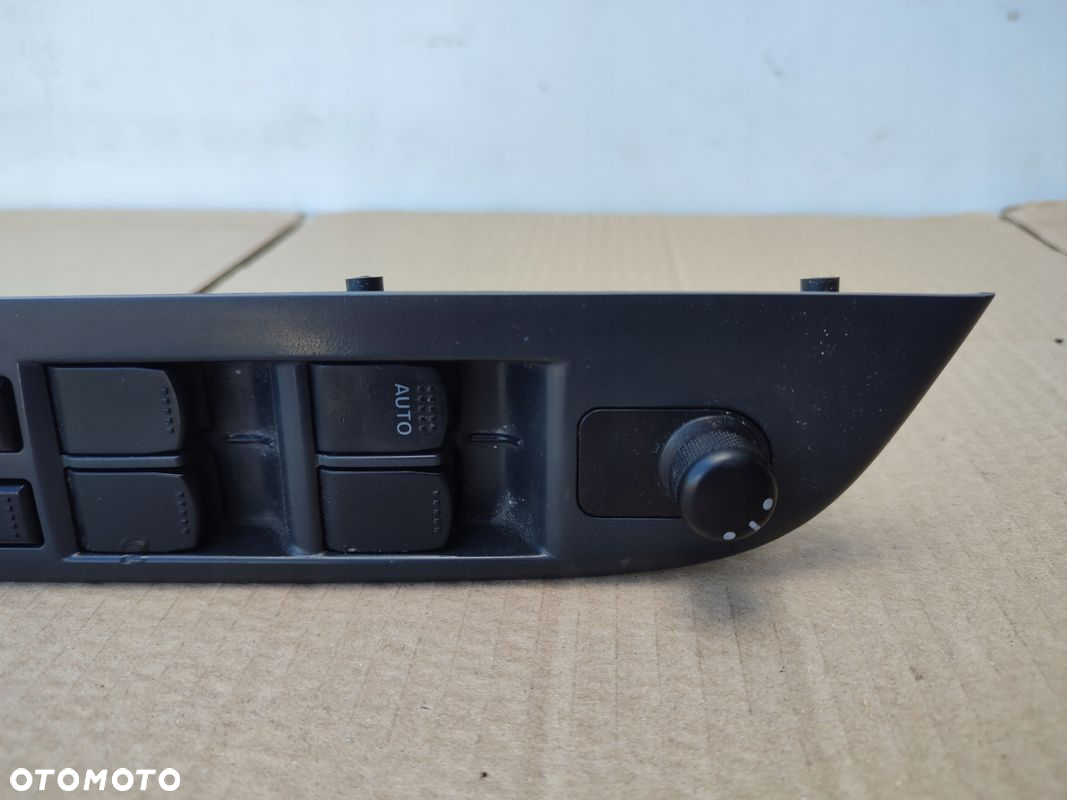 Przełącznik szyb rączka drzwi lewy przód kierowcy SUZUKI SWIFT IV MK6 EUROP - 2