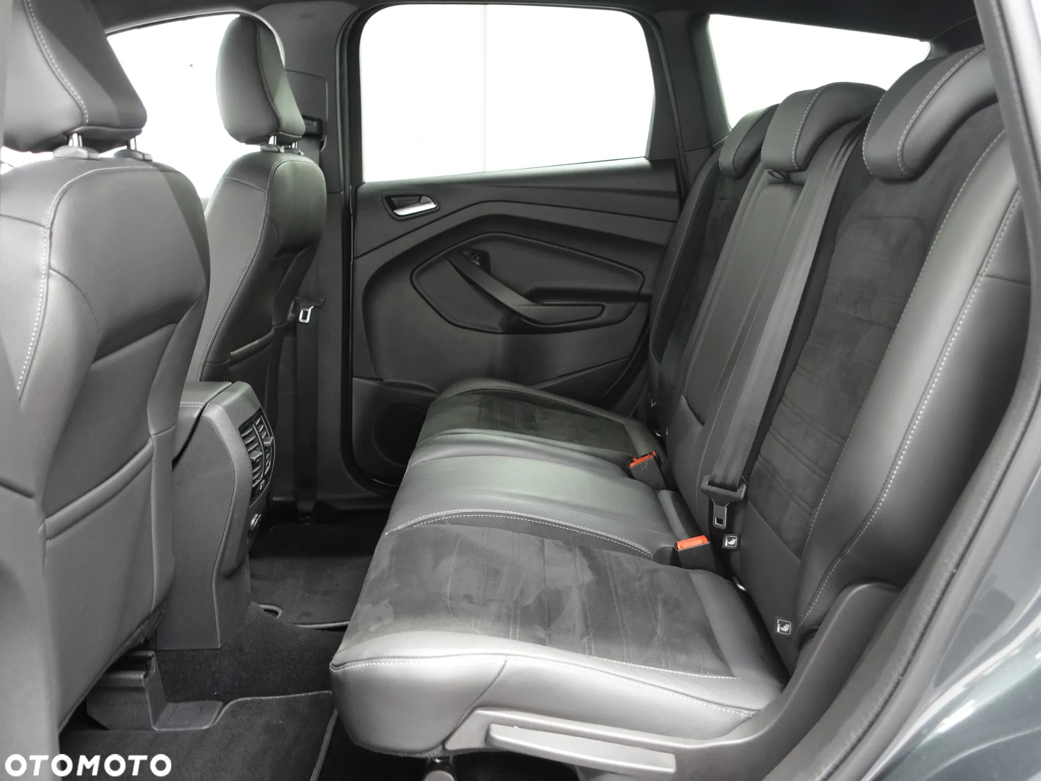Ford Kuga 2.0 TDCi AWD ST-Line - 23