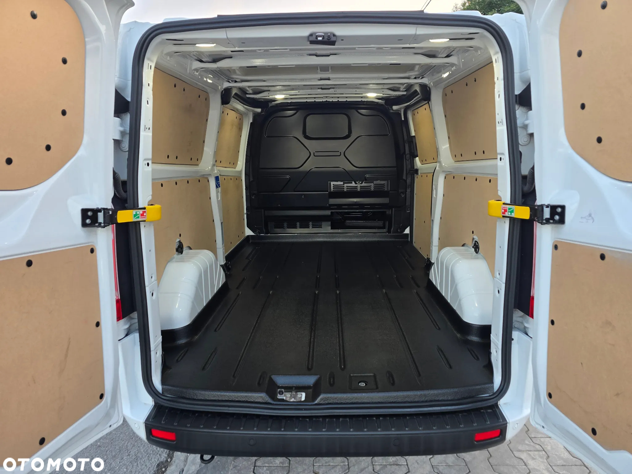 Ford Transit Custom 3 osobowy L2 H1 - 12