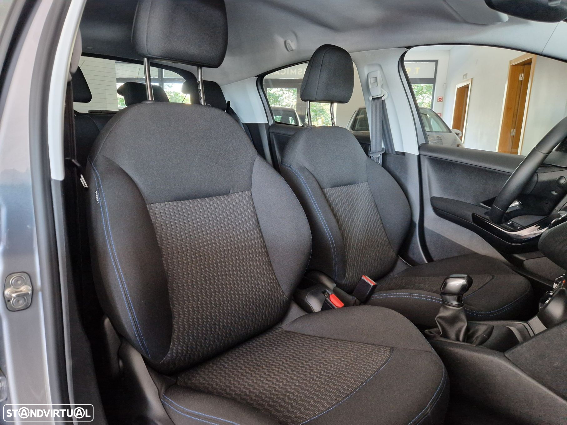 Peugeot 208 1.2 PureTech Signature - 12