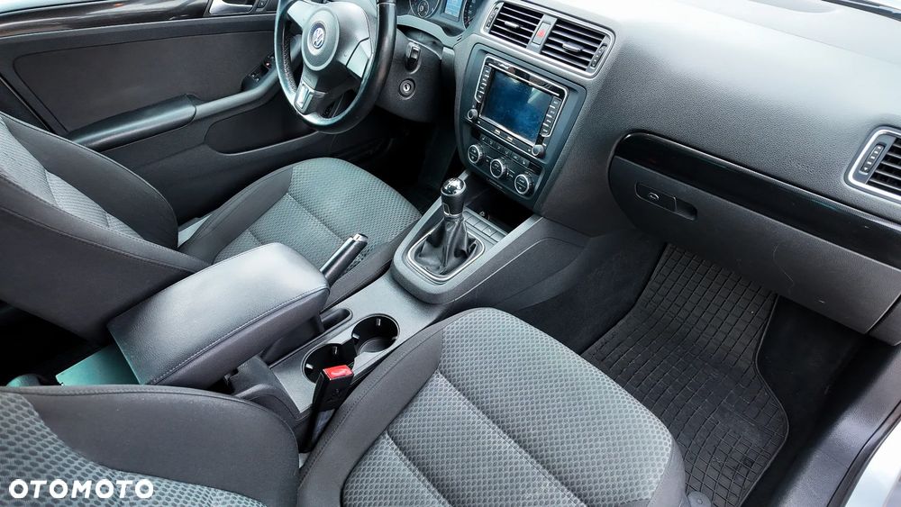 Volkswagen Jetta 1.6 TDI Highline - 18