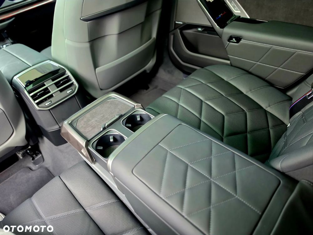 BMW Seria 7 740 xDrive - 34